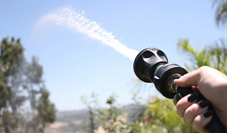 Al momento stai visualizzando Pistola per irrigazione: perché non dovrebbe mai mancare in un giardino